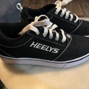 Men size 9 Heely's
